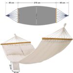 SONGMICS Hängematte Outdoor, mit 2 Kissen & Holzstangen, 300 kg Belastung, 210 x 150 cm, Beige – Bild 3