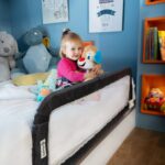 Safety 1st Tragbares Bettgitter für Kleinkinder, Kompakt faltbar/klappbar, Kinderbettgitter ideal auch für unterwegs, sicherer Rausfallschutz – Bild 6