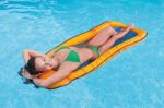 Intex Mesh Mat - Aufblasbarer Wasserhängematte - 178 x 94 cm - Farblich Sortiert – Bild 6