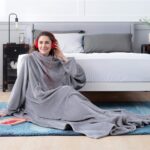 BEDSURE Ärmeldecke hellgrau Kuscheldecke mit Ärmeln - 170x200 cm, Sweatshirt Decke Ärmel zum Anziehen Erwachsene, Ganzkörperdecke mit Ärmel tragbar extra weich als TV Decke – Bild 8