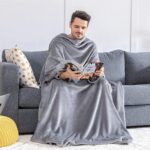 BEDSURE Ärmeldecke hellgrau Kuscheldecke mit Ärmeln - 170x200 cm, Sweatshirt Decke Ärmel zum Anziehen Erwachsene, Ganzkörperdecke mit Ärmel tragbar extra weich als TV Decke – Bild 9