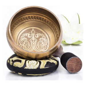 Silent Mind tibetische Klangschale Set ~ Bronze Mantra Design ~ mit hochwertigem Holz Klöppel und Himalaya Kissen ~ perfektes zur Yoga Meditation, Entspannung und Achtsamkeit ~ das ideale Geschenkset