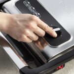 Tefal Kontaktgrill Inicio Adjust GC242D | Elektrogrill / Sandwichtoaster | Fettarmes Grillen | Panini, Toasts, Steak | Regelbarer Thermostat mit 3 Stufen | Antihaftbeschichtete Grillplatten | 2000W – Bild 8