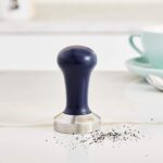 De'Longhi DLSC058 Kaffee-Tamper aus Edelstahl mit Holzgriff – Bild 4