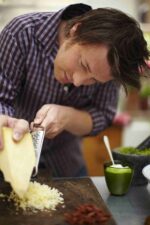 Jamie Oliver Feine Reibe JB9100 praktische Handreibe mit feiner, besonders scharfer Reibefläche und hochwertigem Edelstahl-Softtouchgriff – Bild 3