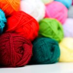 Gründl Lisa Premium Uni Strick & Häkelgarn (weicher und wollartiger Charakter, pflegeleichtes Strickgarn aus 100% Polyacryl, 50 g 133 m, Nadelstärke 3,5 - 4,5, 10 Knäuel á 50 g, – Bild 4