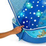 Bright Starts, Disney Baby, Findet Nemo Spieldecke mit Spielbogen, Lichtern und mehr als 20 Minuten Melodien, einer Dorie Fingerpuppe und vielem mehr – Bild 10