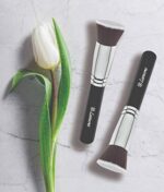Make Up Pinsel Kabuki Foundation Pinsel Schminkpinsel Kosmetikpinsel Ideal für Cremige, Pudrige oder Flüssige Foundation Dichte Synthetische Premium Pinselhaare ohne Ausfall Super Geschenkidee – Bild 8