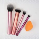 Real Techniques Everyday Essentials Make up Pinsel, Komplettset für das Gesicht (Gesichtsschwamm, Gesichts, Rouge, Setting und Deluxe Lidfaltenpinsel) – Bild 12