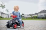 BIG Bobby Car Classic Fulda, Kinderfahrzeug mit Aufklebern im Fulda Design, für Mädchen und Jungen, belastbar bis zu 50 kg, Rutschfahrzeug für Kinder ab 1 Jahr, schwarz – Bild 4