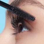 Maybelline New York Schwarze Wimperntusche für extrem lange Wimpern, Lash Sensational Sky High Mascara, Very Black, 7,2 ml – Bild 7