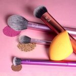 Real Techniques Everyday Essentials Make up Pinsel, Komplettset für das Gesicht (Gesichtsschwamm, Gesichts, Rouge, Setting und Deluxe Lidfaltenpinsel) – Bild 10