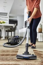 Philips FC9741/09 beutelloser Staubsauger PowerPro Expert (TriActive Standard-Düse, 900 W, 2 L Staubvolumen, integriertes Zubehör) schwarz – Bild 5
