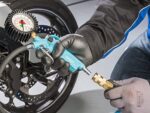 HAZET Reifenfüll-Messgerät 9041-1 | Manometer-Messbereich 0-12 bar, Schlauchlänge 400 mm, Manometer-Durchmesser: 63 mm | Reifendruck-Prüfer für Auto, Motorrad, Lkw uvm – Bild 4