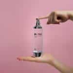 Hyaluronsäure-Serum PHYVE 200 ml | VEGANES Feuchtigkeitsserum für das Gesicht | MADE in GERMANY | hochdosiert mit 2% reinem Hyaluron I hochkonzentrierter HYALURONIC OVERDOSE BOOSTER by Svenja Walberg – Bild 5