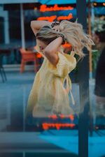 invisibobble Haargummi Leo Scrunchie Purrfection, Haargummis starker Halt für Mädchen & Damen – Bild 2