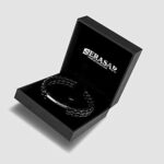 SERASAR Premium Echtlederarmband für Männer [Steel] in Schwarz, Magnetverschluss aus Edelstahl in Schwarz, Silber & Gold, Inklusive Schmuckschachtel, Tolle Geschenkidee – Bild 3