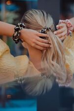 invisibobble Haargummi Leo Scrunchie Purrfection, Haargummis starker Halt für Mädchen & Damen – Bild 4