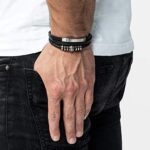 SERASAR, Premium Echtlederarmband für Männer [Shine] in Schwarz, Magnetverschluss aus Edelstahl in Schwarz, Silber & Gold, Inklusive Schmuckschachtel, Tolle Geschenkidee – Bild 6