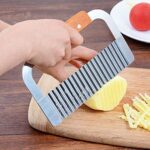 MOACC Kartoffelschneider, Pommesschneider, Wellenschnittmesser Edelstahl Klinge mit Holzgriff, Küchengerät Schneidewerkzeug für Gemüse, Kartoffeln, Zwiebeln, 2 Stück – Bild 2