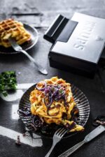 Krups Waffeleisen FDK251, Doppelwaffeleisen , 2 Belgische Waffeln gleichzeitig, Antihaftbeschichtete Platten (Leichte Reinigung), Für rechteckige Waffeln, Sicher dank isoliertem Griff, 850W & Philips HR374100 Handmixer 450 Watt – Bild 5