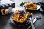 Krups Waffeleisen FDK251, Doppelwaffeleisen , 2 Belgische Waffeln gleichzeitig, Antihaftbeschichtete Platten (Leichte Reinigung), Für rechteckige Waffeln, Sicher dank isoliertem Griff, 850W & Philips HR374100 Handmixer 450 Watt – Bild 6