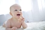 NIVEA BABY Nasen frei (24 Ampullen à 5 ml), Nasenpflege mit Kochsalzlösung reinigt Nase und Augenlider, befeuchtet die Nase und erleichtert das Atmen – Bild 9