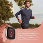 Fitbit Versa 3, Gesundheits & Fitness Smartwatch mit 6 monatiger Premium Mitgliedschaft, GPS, Tagesform Index und bis zu 6+ Tage Akku – Bild 2