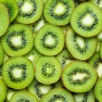 PraNaturals Erfrischendes Körperpeeling Body Scrub aus dem Toten Meer 500g 100% Bio nahrhaftes Hautpeeling Salzpeeling reich an natürlichen Mineralstoffen für alle Hauttypen, mit Mango- und Kiwiduft – Bild 5