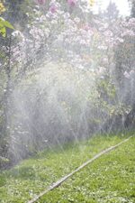 Gardena Schlauch-Regner Feiner Sprühregner für die Bewässerung länglicher, schmaler Zonen, anschlussfertig ausgestattet, individuell verkürz- oder verlängerbar – Bild 4