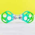 Bright Starts, Oball, Greifling Ball Rassel Spielzeug für unterwegs, Interaktives Babyspielzeug, Greifball, Motorikspielzeug für Babys und Kleinkinder ab der Geburt – Bild 4