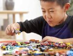 Hot Wheels DXY59, 20er Pack 1:64 Die Cast Fahrzeuge Geschenkset, je 20 Spielzeugautos, zufällige Auswahl, Spielzeug ab 3 Jahren – Bild 2