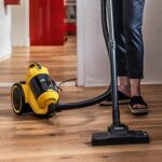 Kärcher Staubsauger VC 3 (beutellos, transparenter und auswaschbarer Schmutzbehälter, Komfortausstattung, hocheffizienter Hepa-Filter, filtert allergieauslösende Partikel, 700 Watt) – Bild 5