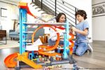 Hot Wheels FTB69 - City Ultimate Parkgarage und Parkhaus für Kinder, Garage mit Hai für +90 Autos, mit Looping Tracks inkl. 2 Spielzeugautos – Bild 2