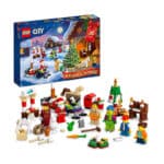 LEGO 60352 City Adventskalender 2022 Weihnachtsspielzeug mit Weihnachtsmann Minifigur und festlicher Spielmatte, frühzeitiges Geschenk zu Weihnachten für Kinder