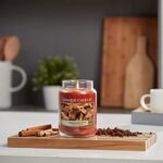 Yankee Candle Duftkerze im Glas (gross), Cinnamon Stick, Kerze mit langer Brenndauer bis zu 150 Stunden, Perfekte Geschenke für Frauen – Bild 3