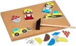 Lena 65828 Hammerspiel, Nagelspiel mit 64 bunten 8 Baustellen Teilen, Grundplatte aus Kork ca. 28 x 19,5 cm, Hammer und Nägel, Klopfspiel für Kinder ab 3 Jahre, Hämmerchenspiel – Bild 8