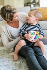 Baby Einstein, Interaktives Babyspielzeug mit Lichtern & Melodien, Perlenschiebespielzeug, Musikwürfel für Kinder, ab 3 Monaten – Bild 10