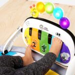 Baby Einstein, 4 in 1 Kickin' Tunes Spieldecke mit 70+ Geräuschen, 25+ Minuten Musik, Erlebnisdecke mit Klavier und Lichtern, Spielmatte mit Spielbogen abnehmbarem Babyspielzeug, ab der Geburt – Bild 7