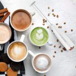 SimpleTaste Milchaufschäumer Elektrisch, Handheld Milchaufschäumer mit 2 Batterie und Edelstahl Standfuss, Manuelle Milchschäumer mit Elektrischer Starker Motor, Milk Frother – Bild 4