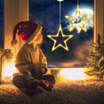 Qedertek LED Weihnachtsbeleuchtung, 10 LED Lichtervorhang Warmweiss Batteriebetriebene mit Saugnäpfe, Timer, Fenster Lichterkette Innen für Weihnachten Deko, Party, Hochzeit – Bild 2
