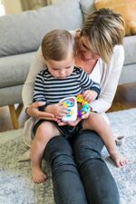 Baby Einstein, Interaktives Babyspielzeug mit Lichtern & Melodien, Perlenschiebespielzeug, Musikwürfel für Kinder, ab 3 Monaten – Bild 5