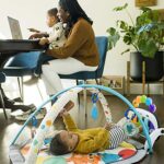 Baby Einstein, 4 in 1 Kickin' Tunes Spieldecke mit 70+ Geräuschen, 25+ Minuten Musik, Erlebnisdecke mit Klavier und Lichtern, Spielmatte mit Spielbogen abnehmbarem Babyspielzeug, ab der Geburt – Bild 3