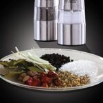 Russell Hobbs Salz und Pfeffer Mühle elektrisch, 2er Set, Edelstahl (Keramikmahlwerk für getrocknete Gewürze & Kräuter, Mahlgrad einstellbar fein bis grob, LED Beleuchtung) Gewürzmühlen 23460-56 – Bild 5