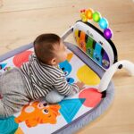 Baby Einstein, 4 in 1 Kickin' Tunes Spieldecke mit 70+ Geräuschen, 25+ Minuten Musik, Erlebnisdecke mit Klavier und Lichtern, Spielmatte mit Spielbogen abnehmbarem Babyspielzeug, ab der Geburt – Bild 11