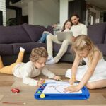 SGILE Grosse Magnetische Maltafel Zaubertafel, Zeichentafel Zaubermaltafel Malbrett mit 4 Form Stempel für Kinder ab 3 Jahre Geschenk – Bild 7