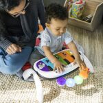 Baby Einstein, 4 in 1 Kickin' Tunes Spieldecke mit 70+ Geräuschen, 25+ Minuten Musik, Erlebnisdecke mit Klavier und Lichtern, Spielmatte mit Spielbogen abnehmbarem Babyspielzeug, ab der Geburt – Bild 4