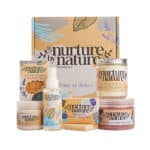 Verwöhn Geschenkset für Frauen von Nurture by Nature, RELAX & CALM, Natürliche Entspannung, Essentielle Öle, Lavender, Badesalze, Aromatherapie, Seife, Badebomben, Kerzen, Das Feel Good Geschenk