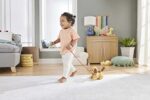 Fisher Price H9447, Hundespielzeug zum "Spazierengehen", macht Hundegeräusche und Bewegungen, für Kinder Spielzeug ab 1 Jahr – Bild 2