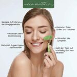 Jade Roller mit Vitamin C Serum & Gua Sha - Massage gegen Augenringe & Falten - Anti Aging Pflege Set mit Premium Gesichtsroller - 100% Jade Stein Beauty Rolle für Gesicht - Massagegerät – Bild 2